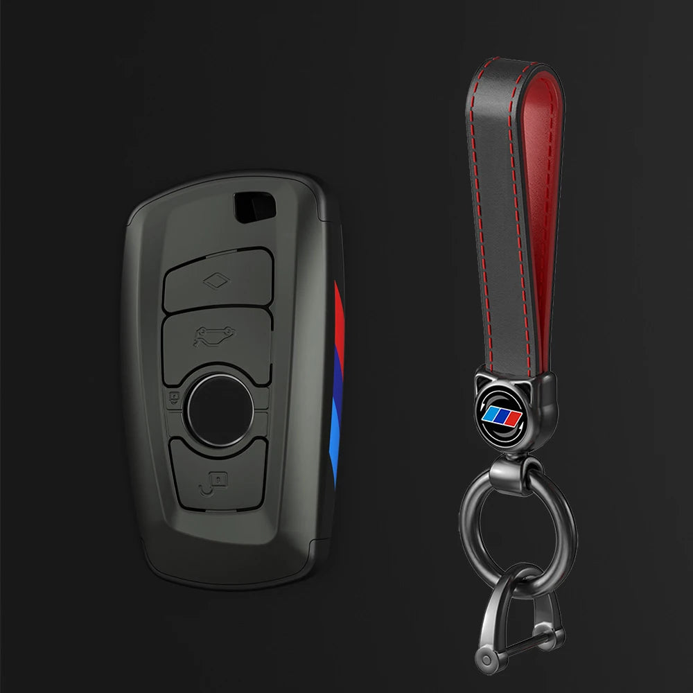 Juego de fundas para llaves de coche negro con correa de cuero y detalles rojos y azules.