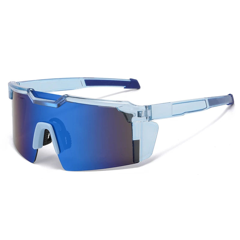 Lunettes de sport pour le cyclisme bleues avec une monture transparente et des verres teintés, sur fond blanc.