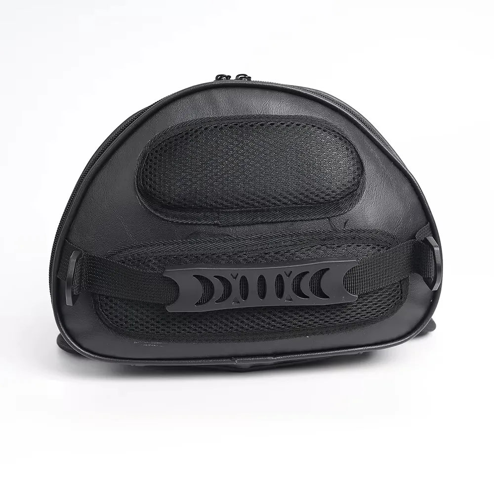 Bolsa de cola para motocicleta negra y duradera, diseñada para equipaje deportivo.