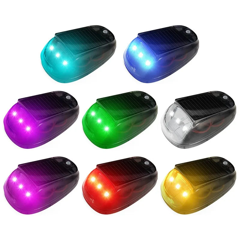 Acht bunte LED-Stroboscheinwerfer für das Dach in verschiedenen Farben darunter blau, grün, lila, rot und gelb.