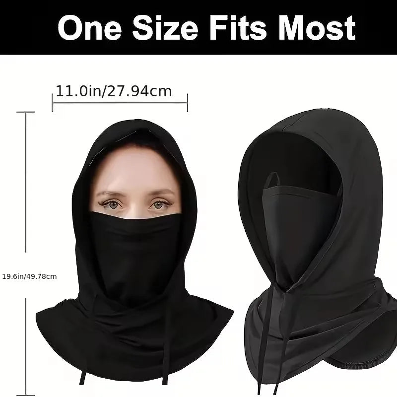 Une cagoule multifonctionnelle noire et respirante montrée sur le visage d'un mannequin et comme article séparé.