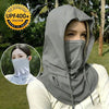 Une femme portant un masque multifonctionnel gris et respirant pour la protection solaire en extérieur.