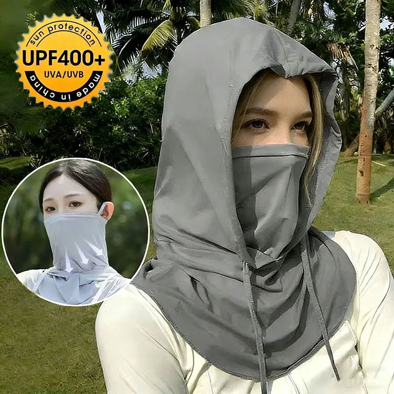 Une femme portant un masque multifonctionnel gris et respirant pour la protection solaire en extérieur.