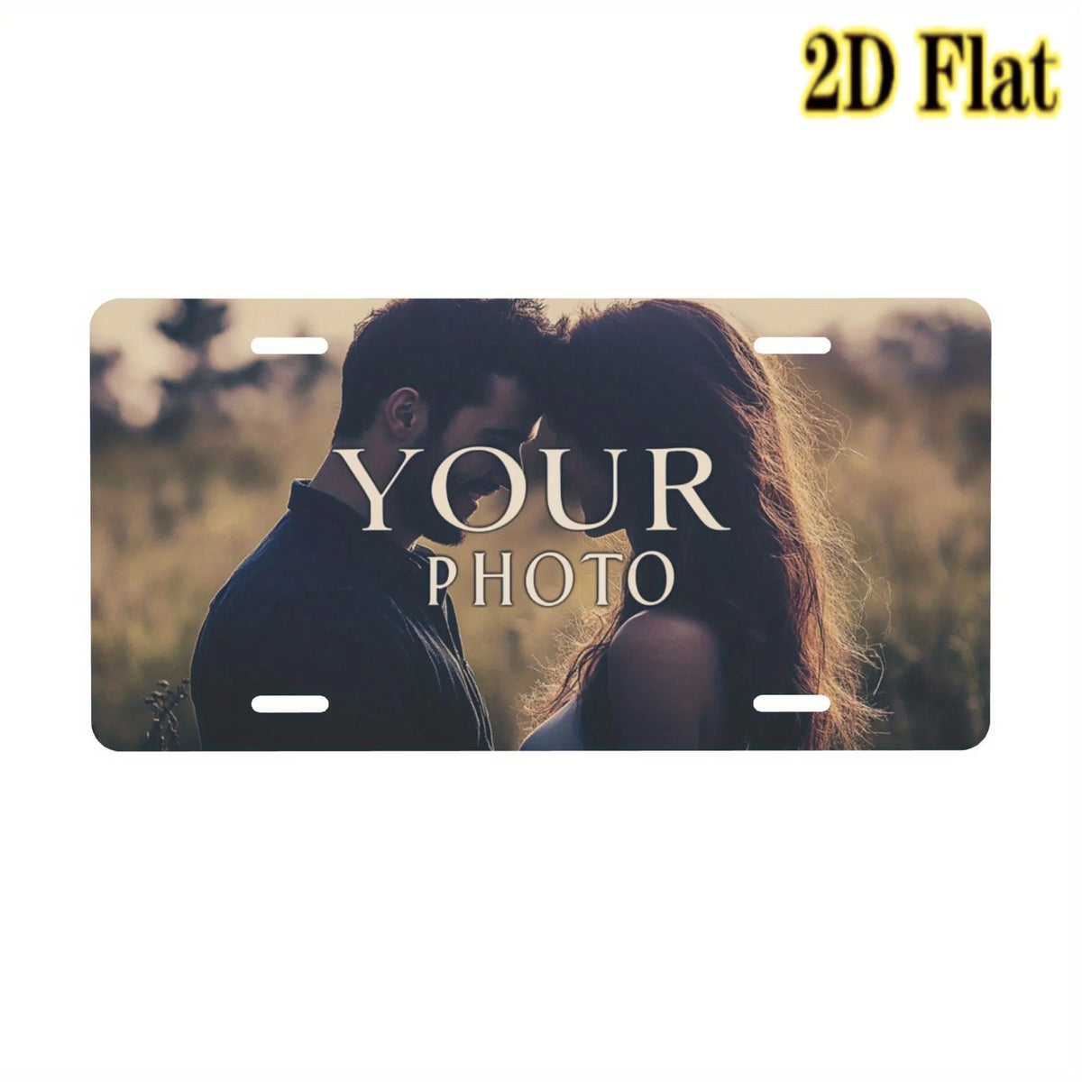 Plantilla de diseño plano para placa de matrícula metálica personalizable con la foto de una pareja y el texto YOUR PHOTO.