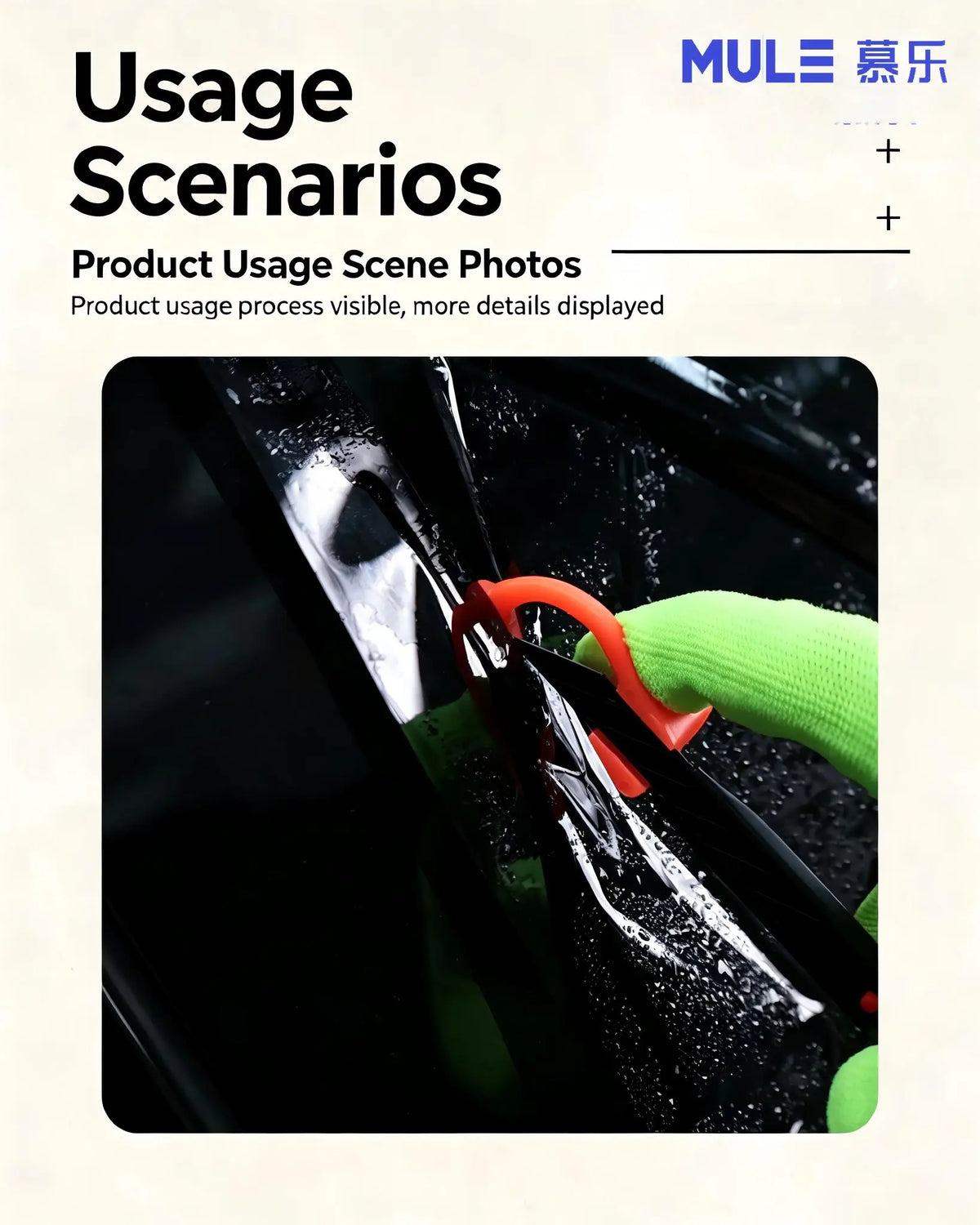 Une main portant un gant vert lime utilise un couteau utilitaire orange pour couper ou retirer du film d'une surface sombre.