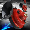 Primer plano de un claxon automotriz rojo de 12V con altavoz negro, sobre un fondo oscuro.