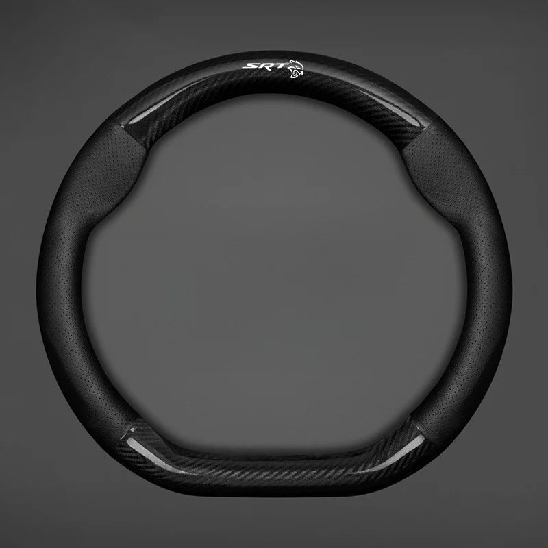 Couvre-volant SRT en cuir noir avec un logo sur la bordure supérieure.
