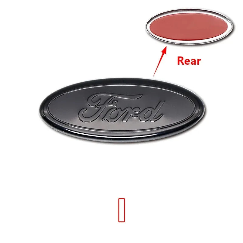 Schwarzer Ford-Lenkrad-Ziersticker mit roher Rückansicht über dem Hauptprodukt.
