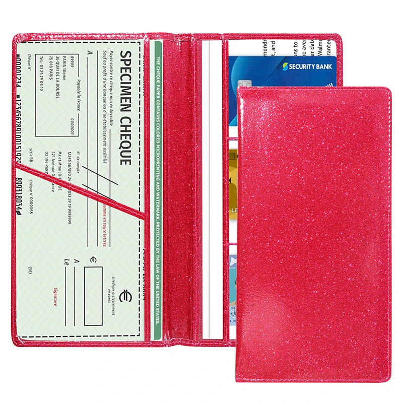 Rotes Leder-Kartentasche mit transparentem Kunststoffhüllen, die ein Proben-Scheckformular zeigt.