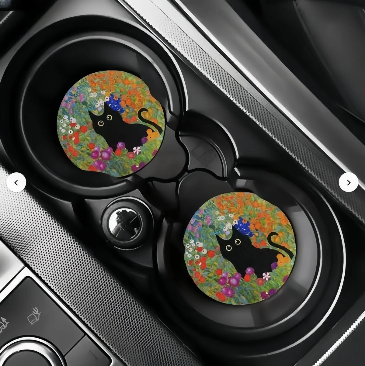 Dos portavasos de coche con diseño de gato negro y flor en fondo naranja