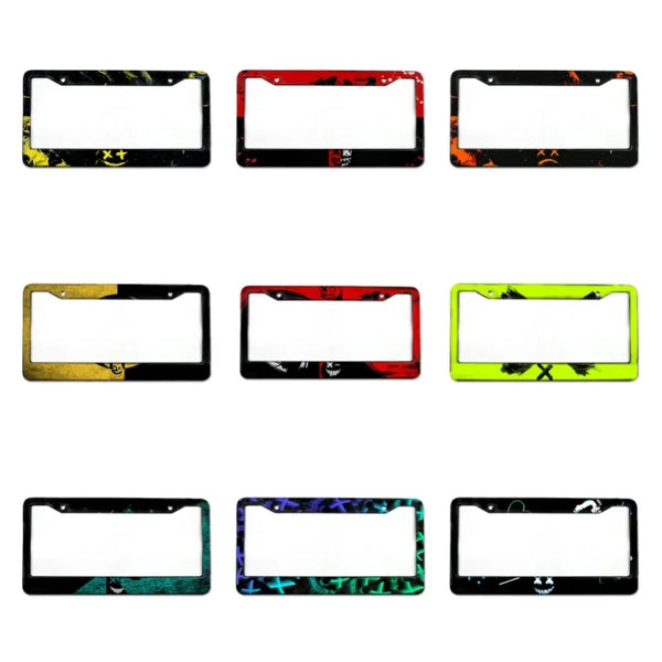 Colección de nueve marcos para placas de aluminio personalizables con patrones de camuflaje negro, rojo y amarillo.