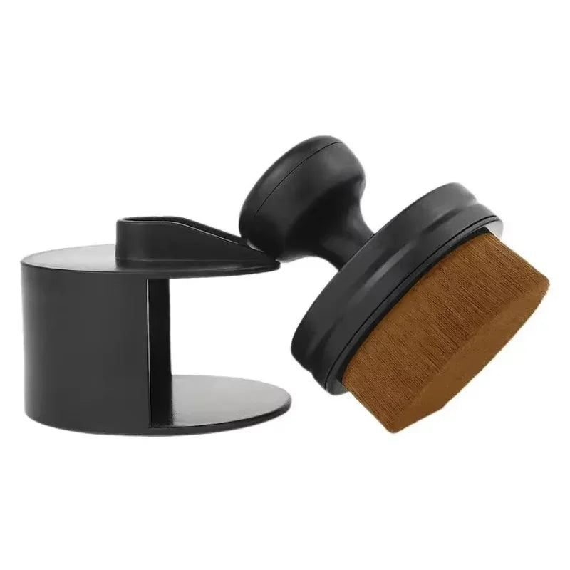 Ensemble de brosses de detailing automobile noir professionnel avec une tête en bois.