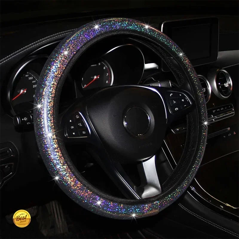 Schwarzes Lenkrad, bedeckt mit funkelndem Kristall-Diamantmaterial und Ledergriff mit sichtbaren Anzeigen.