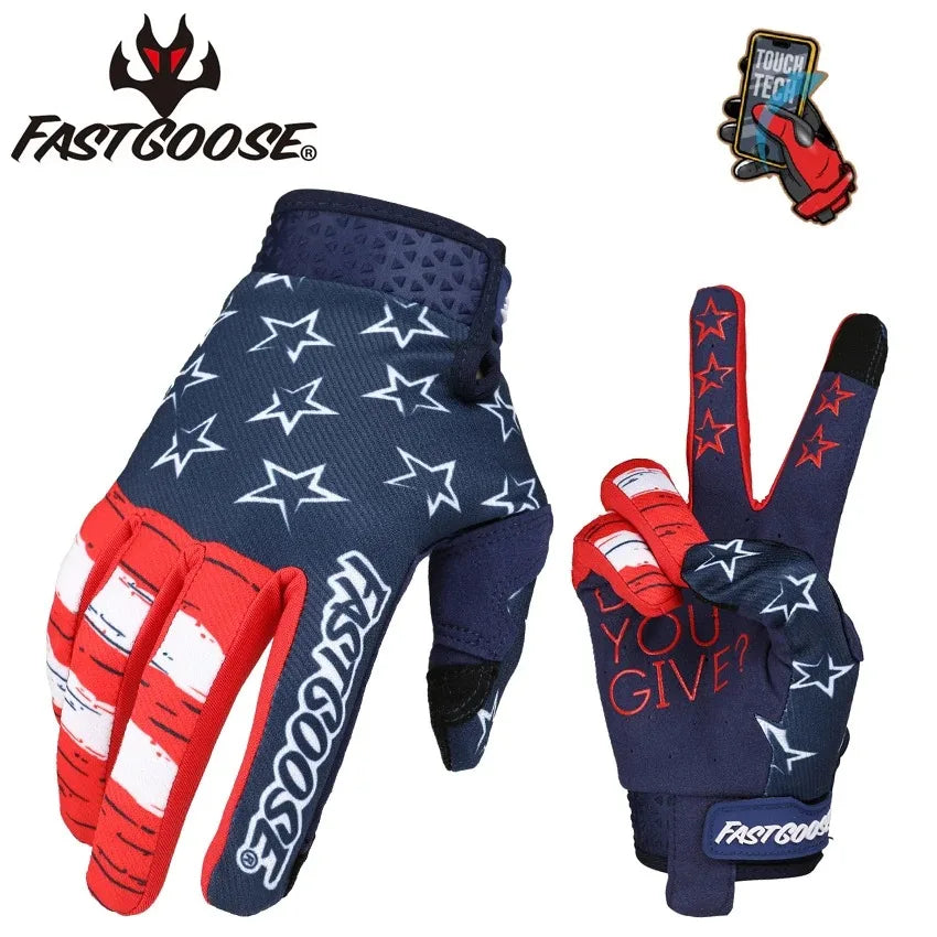 Une paire de gants de moto bleu foncé avec des accents rouges et des motifs d'étoiles, à côté du logo FastGoose.