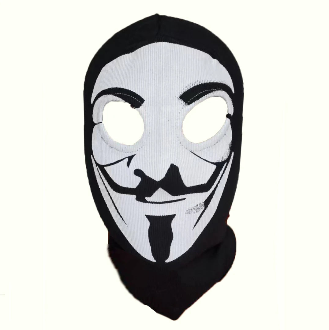 Mascarilla balaclava facial completa en blanco y negro con diseño estilizado.