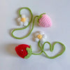 Pendentif clé en main en crochet de fleur de fraise rose et vert
