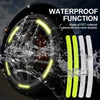 Nahaufnahme eines Auto-Rades, das wasserdichte Funktion mit gelbem Licht und langlebigem PET-Material zeigt.