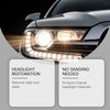 Nahaufnahme eines Scheinwerfers eines Autos mit restaurierter Klarheit, die den Vorher-Nachher-Effekt zeigt.