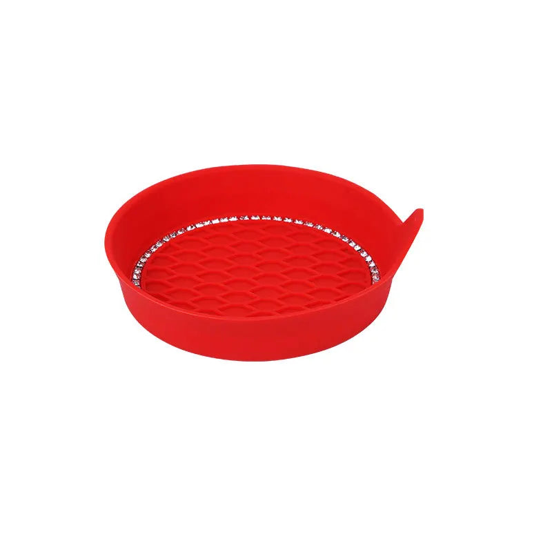 Juego de posavasos para vaso de coche de cristal con pedrería roja y textura.