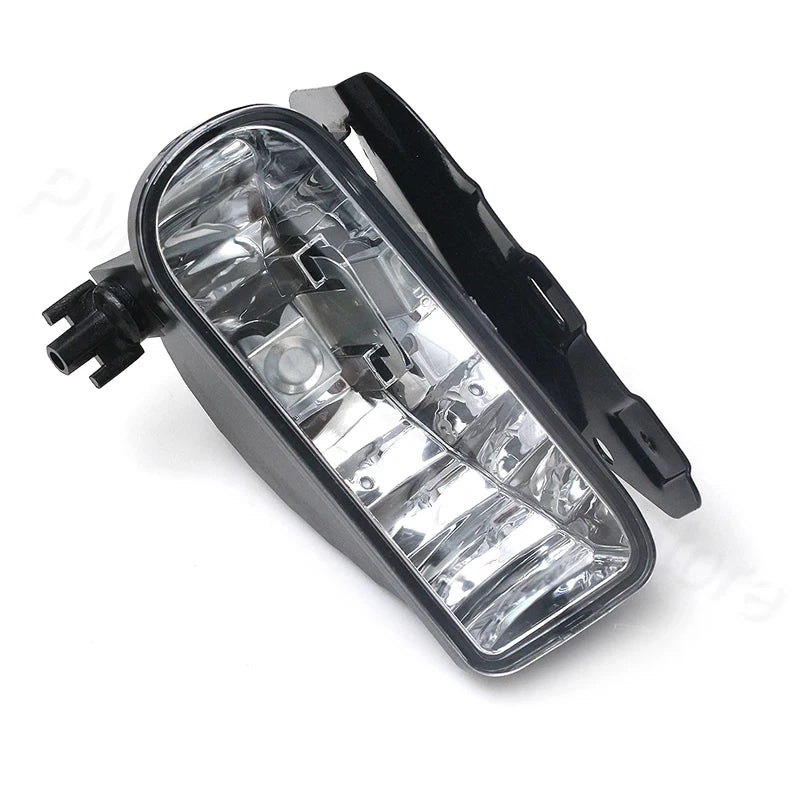 Conjunto de faro antiniebla de reemplazo para vehículo, con lente transparente y carcasa negra.