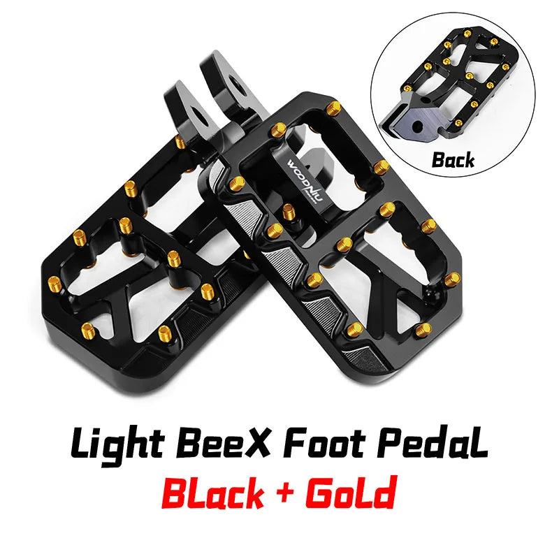 Schwarzes und goldenes Light BeeX Fußpedal für E-Bikes und Motorräder, Ansicht von hinten.