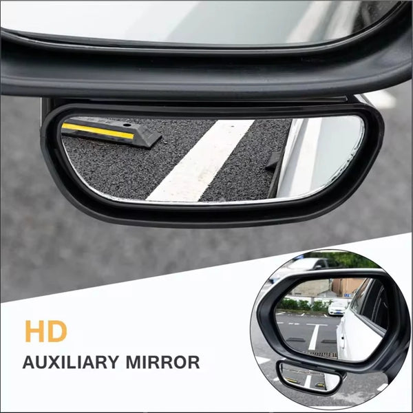 Vista cercana de un espejo auxiliar HD montado en el lateral de un vehículo, mostrando el reflejo.