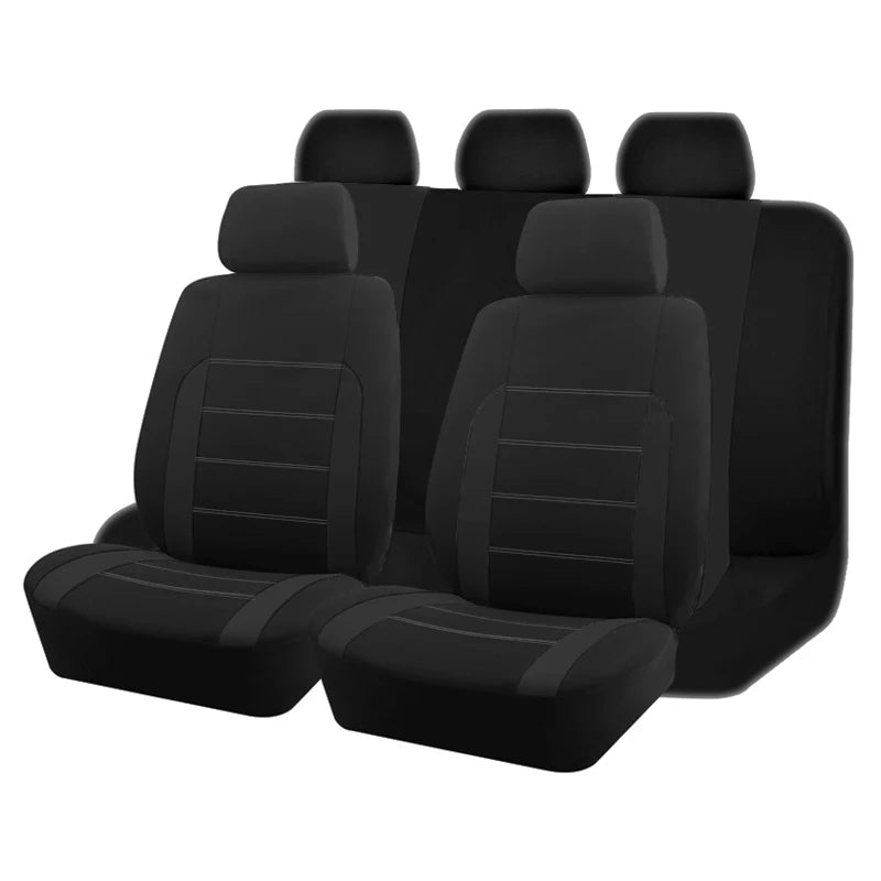 Ein Set schwarze universelle Auto-Sitzbezüge für mehrere Sitze.