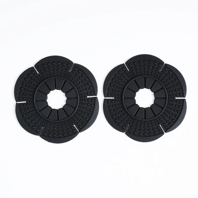 Une paire de protections pour bras de balai de pare-brise de voiture avec un design circulaire.