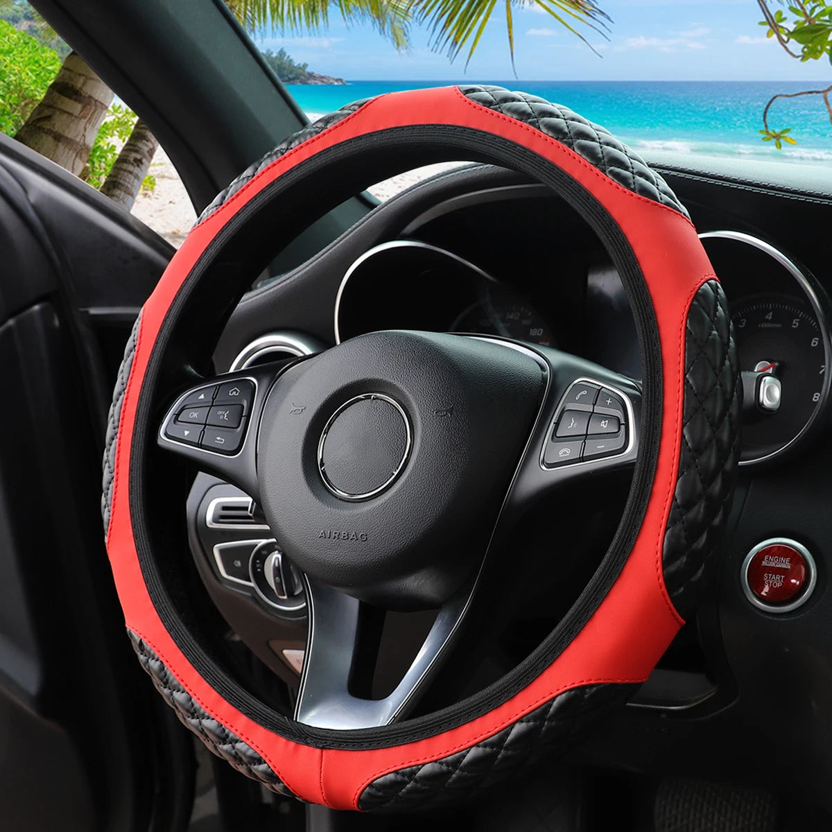 Primer plano de una cubierta de volante de piel artificial roja en un coche negro.