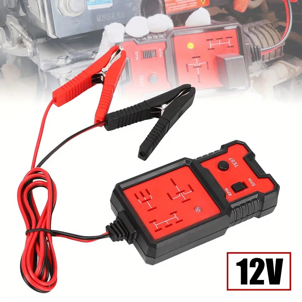 Portabler 12V Auto-Relais-Tester mit rotem Kabel und schwarzem Gehäuse neben einem Fahrzeugelektronikbauteil.