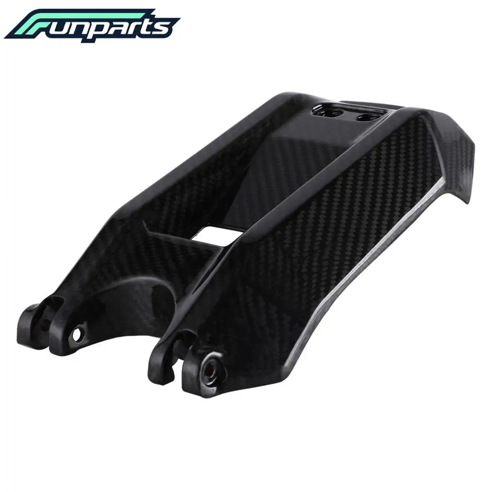 Tapa para compartimento de batería de motocicleta de fibra de carbono negra, diseñada para protección y seguridad.