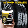 Eine Hand hält einen Behälter mit Greedy Tree Black Tire Wax zum Schutz eines schwarzen Reifens.