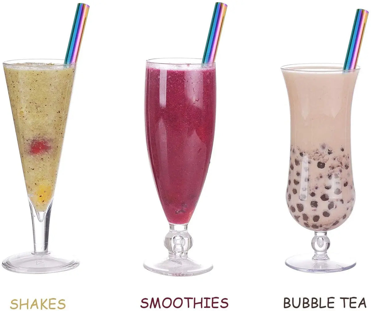 Drei Getränke: Shakes, Smoothies und Bubble Tea, jeweils mit einem farbigen Strohhalm.