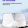 Weißer tragbarer Auto- Sonnenschutz schützt das Interieur eines silbernen Audi A4s vor Sonnenlicht.