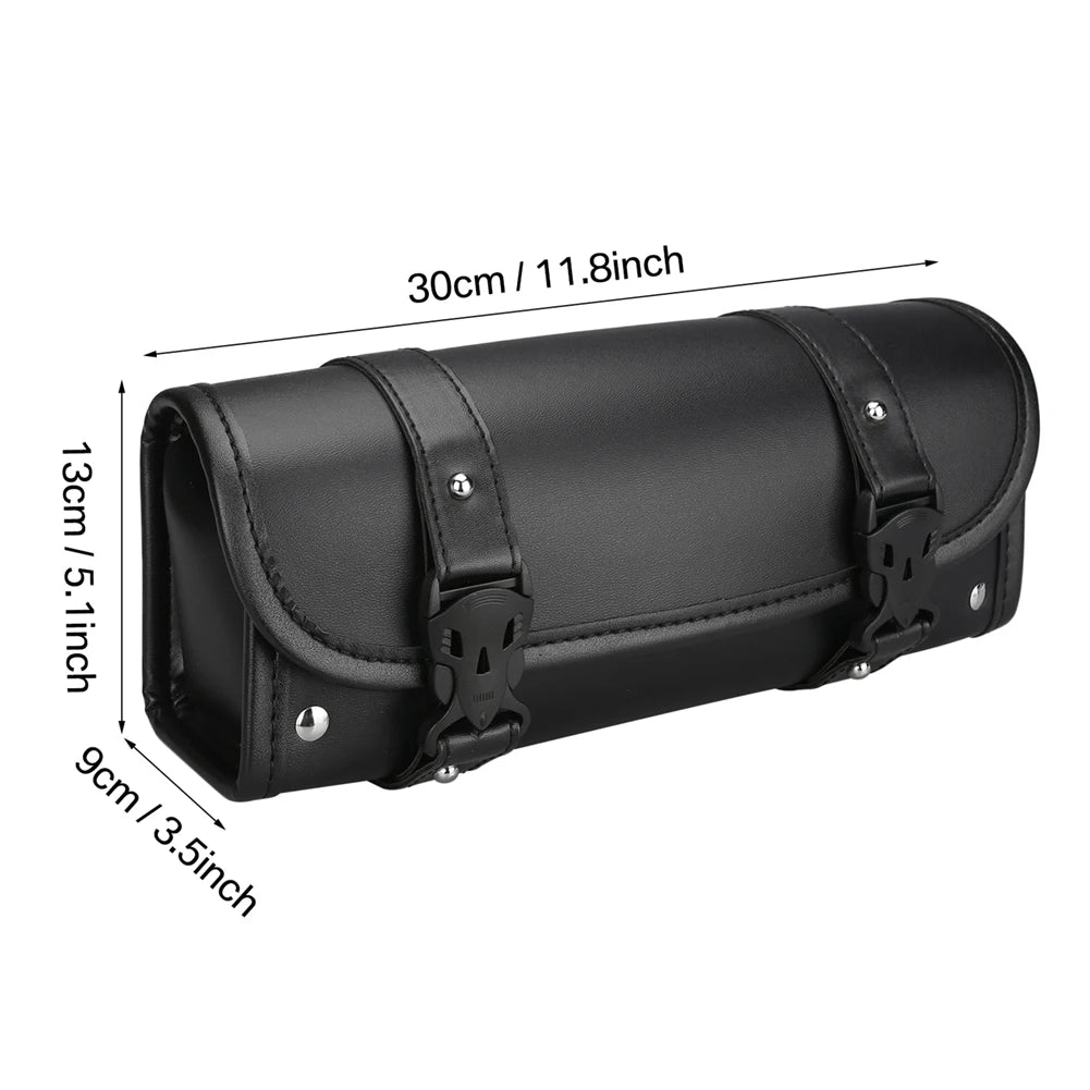 Schwarze PU-Leder-Motorrad-Satteltaschen mit verstellbaren Riemen und Schnallen.