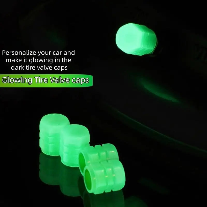 Gros plan sur des bouchons de valve de pneu vert lime lumineux illuminant un fond sombre.