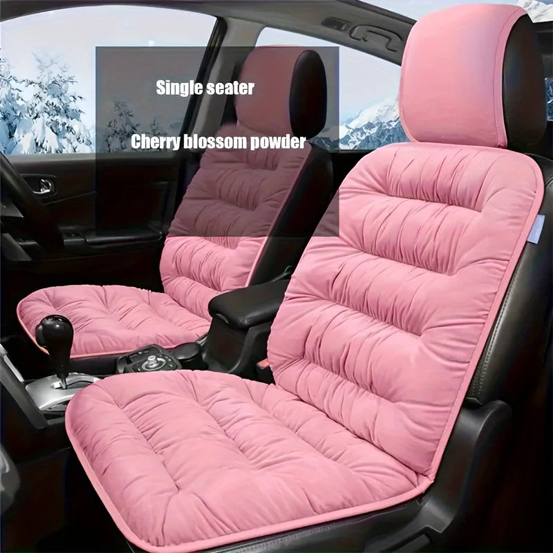 Rosa Luxus-Polster-Auto-Sitzkissen mit Kirschblütenstaub-Textur in dunkler Auto-Innenausstattung.