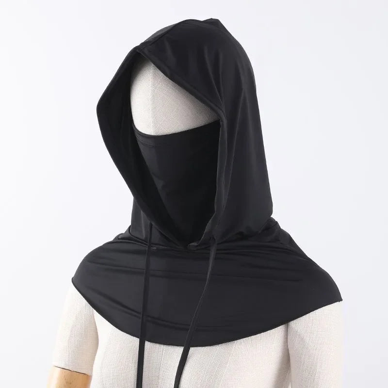 Balaclava masque multifonctionnel noir respirant porté par un mannequin.