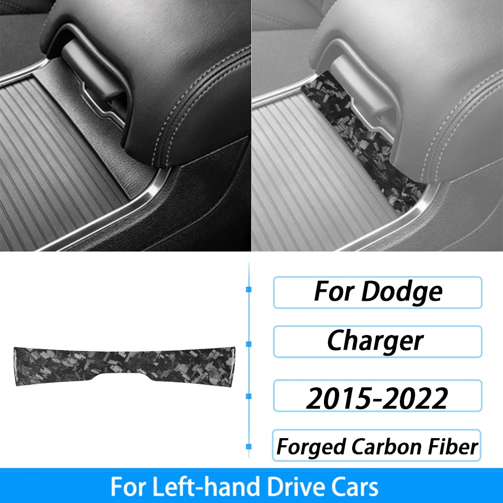Primer plano de pegatinas de moldura de fibra de carbono forjada para el interior de un Dodge Charger