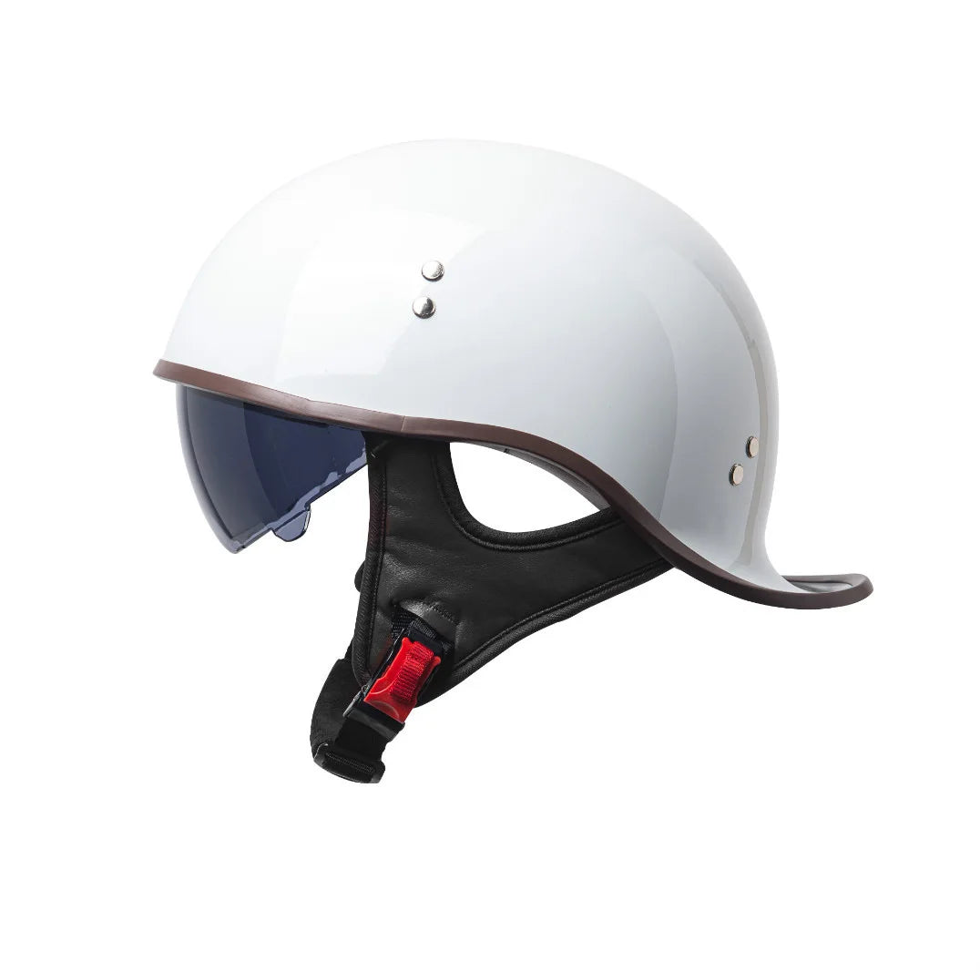 Casque de moto vintage blanc avec viseur bleu et rembourrage noir.