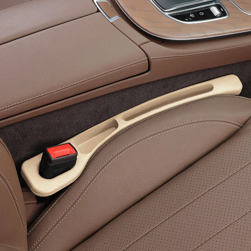 Relleno y bolsa de almacenamiento marrón para asiento de coche, mostrados dentro del tapizado.