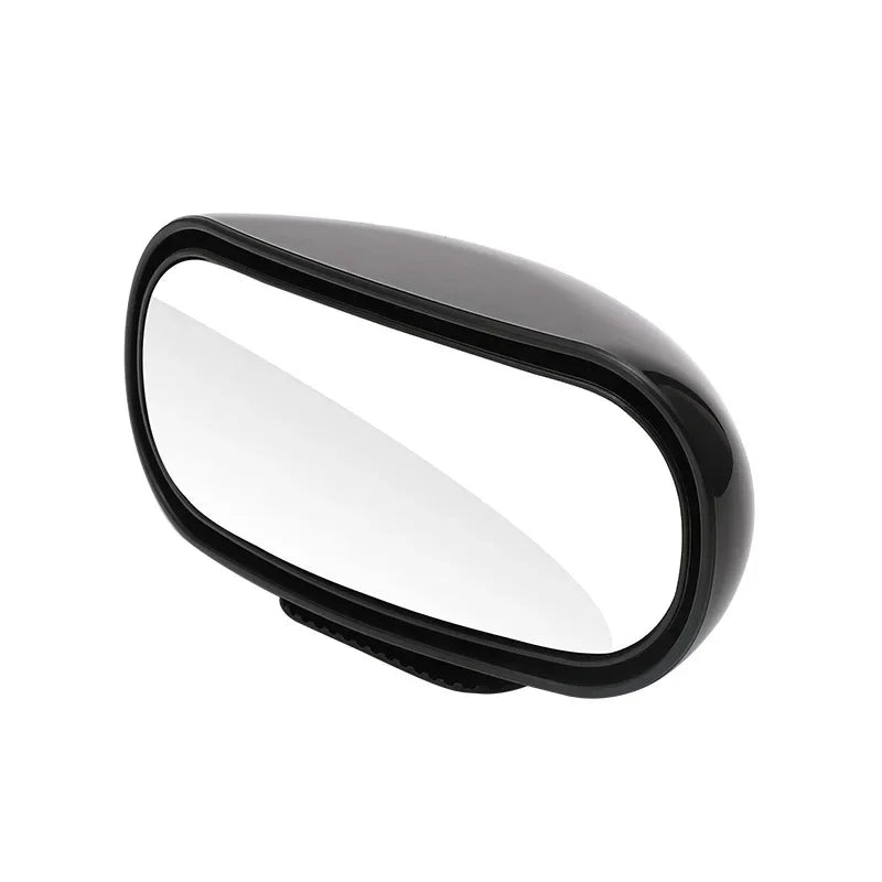 Sleißer, ovaler schwarzer Rückspiegel eines Autos mit reflektierender Oberfläche.