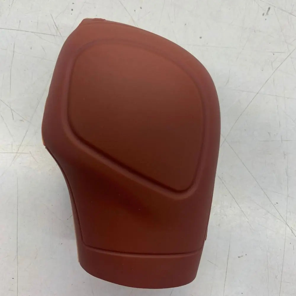 Tapa de palanca de cambios de silicona marrón para interior de coche.