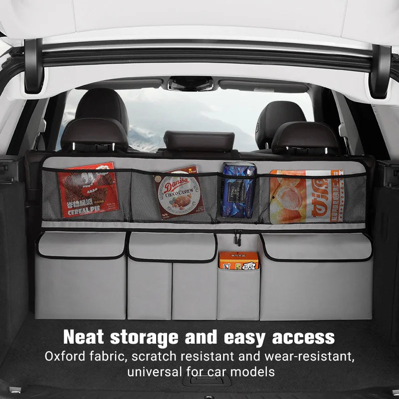 Graues Stoff-Gepäckorganizer-Tasche mit verschiedenen Fächern für ordentliche Lagerung und einfachen Zugriff im Auto.