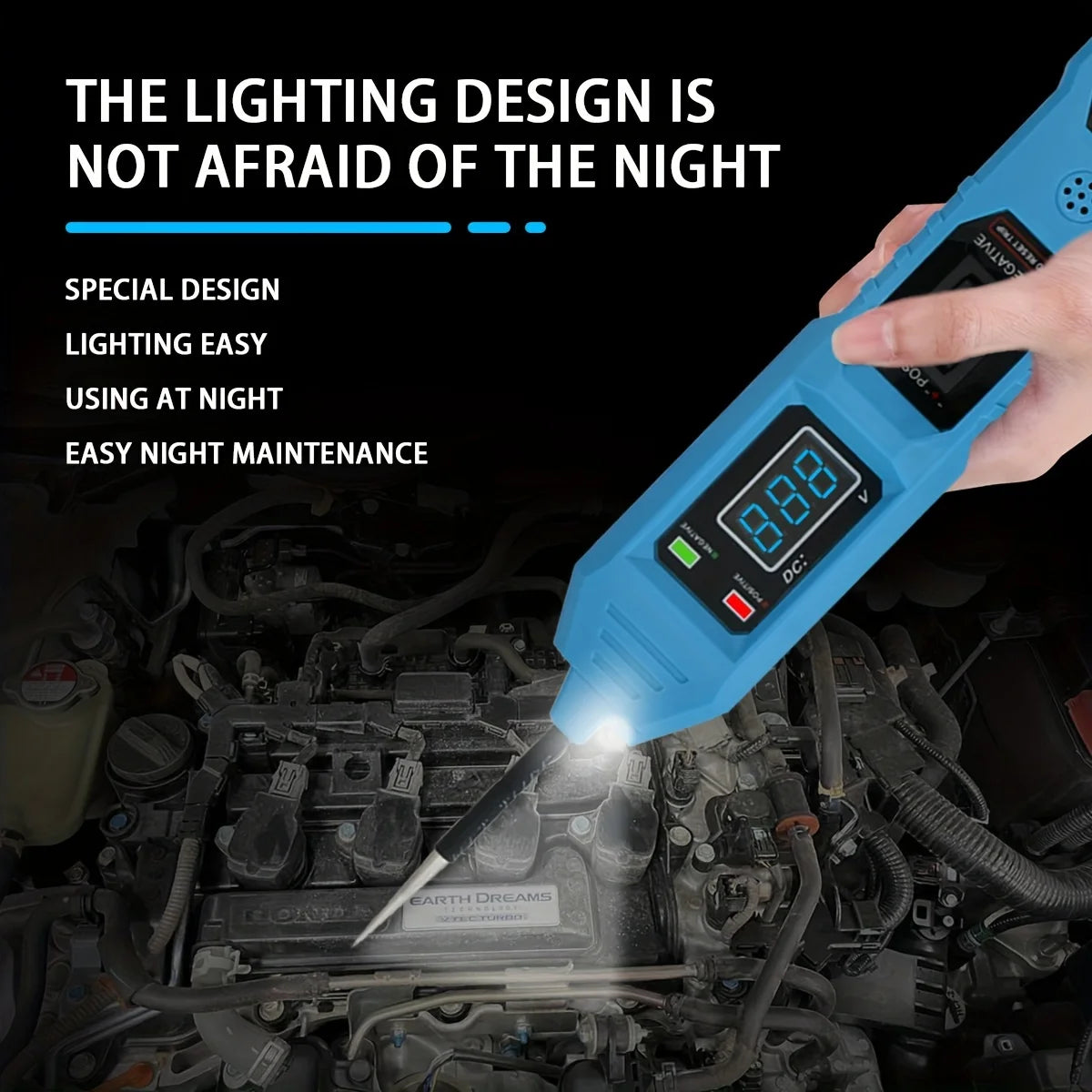 Une main tient un appareil de test électrique automobile bleu, illuminant un composant moteur.