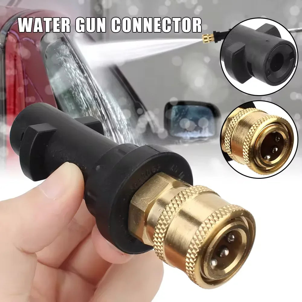 Acoplamiento de pistola de agua negro y latón para lavadora a presión, mostrando los extremos macho y hembra.