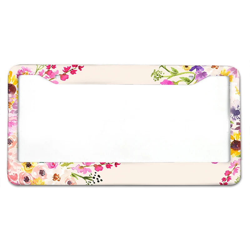 Rechteckige Aluminium-Kennzeichenabdeckung mit Blumenmuster in Rosa, Lila und Gelb.