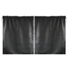 Un par de cortinas para ventanas de coche universales negras colgadas verticalmente.