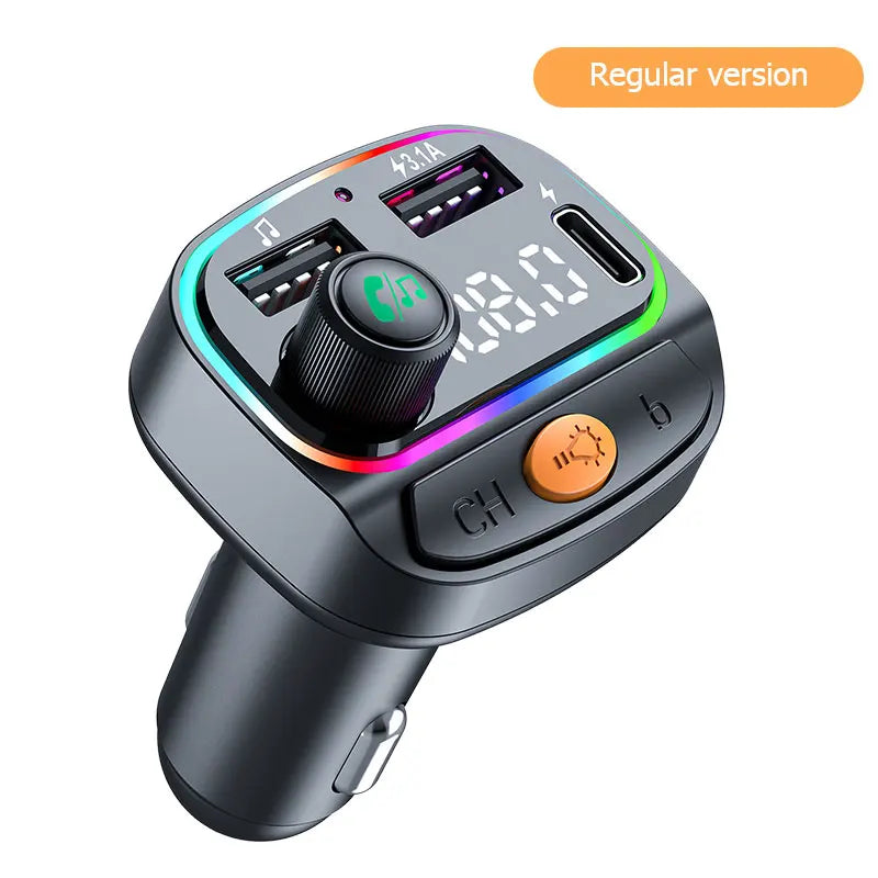 Schwarzes Auto Bluetooth-FM-Transmittergerät mit digitaler Anzeige und Bedienelementen.