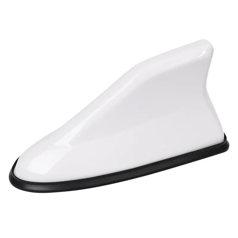 Antenne de voiture à nageoire de requin blanc pour améliorer le signal radio